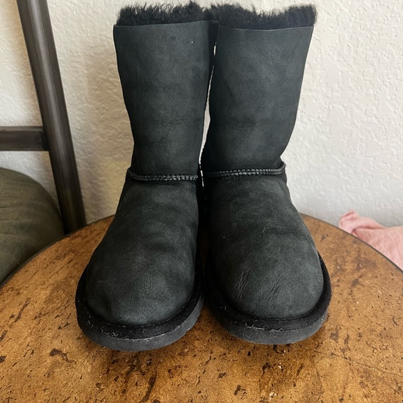 Ugg Bailey Bow black short boots size women’s 7 - Picture 2 of 7